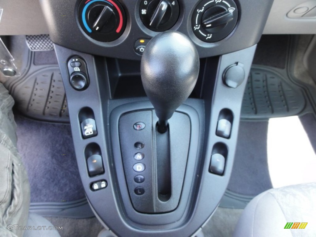 2003 VUE AWD - White / Gray photo #40