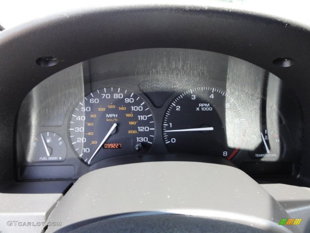 2003 VUE AWD - White / Gray photo #41