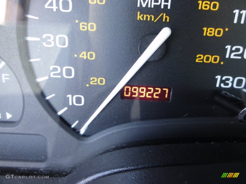 2003 VUE AWD - White / Gray photo #42