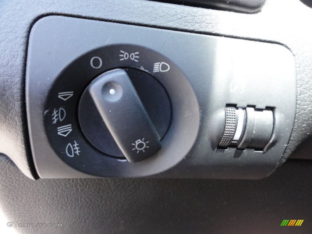 2004 Audi A6 3.0 quattro Avant Controls Photo #51156233