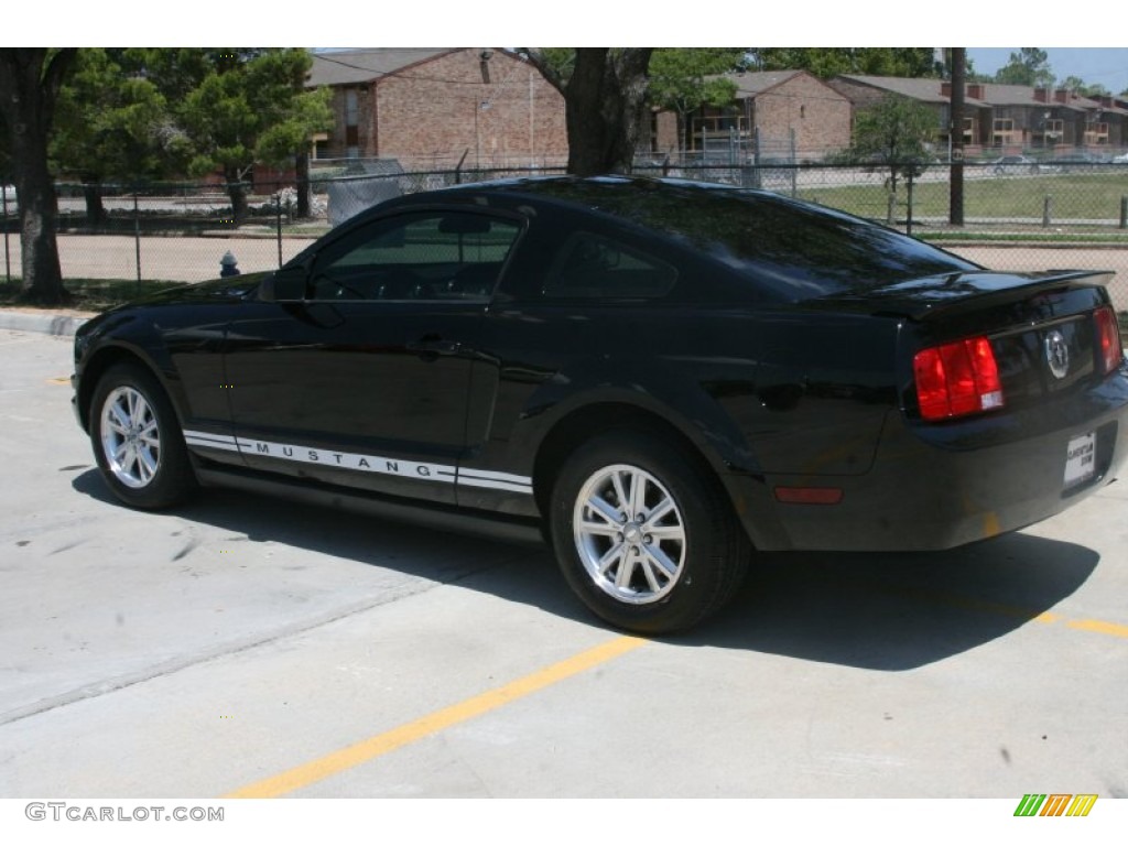 2007 Mustang V6 Deluxe Coupe - Black / Dark Charcoal photo #2