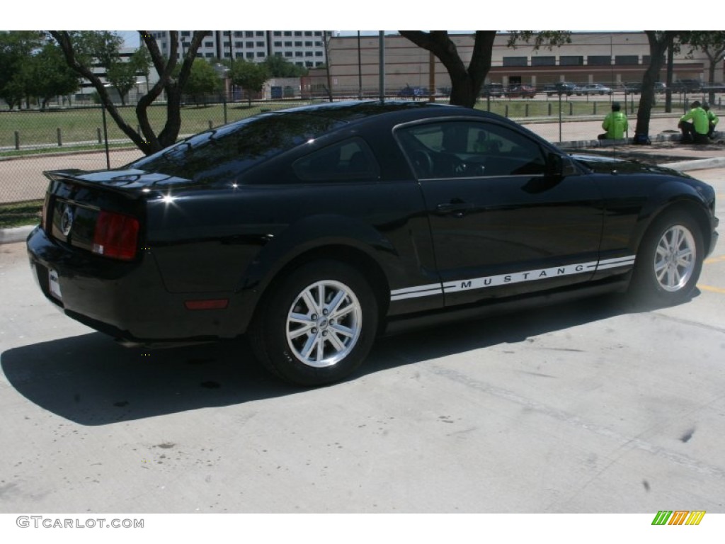 2007 Mustang V6 Deluxe Coupe - Black / Dark Charcoal photo #8