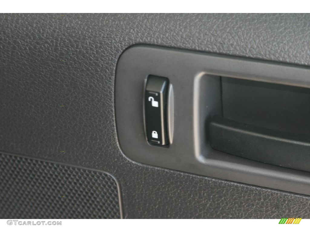 2007 Mustang V6 Deluxe Coupe - Black / Dark Charcoal photo #26