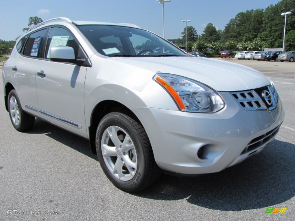 2011 Rogue SV - Silver Ice Metallic / Gray photo #7
