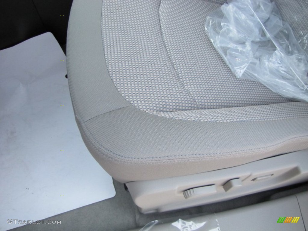 2011 Rogue SV - Silver Ice Metallic / Gray photo #10