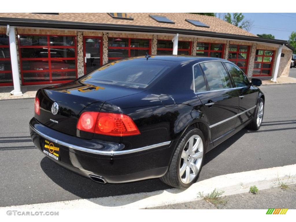 2004 Phaeton V8 4Motion Sedan - Black / Anthracite photo #3