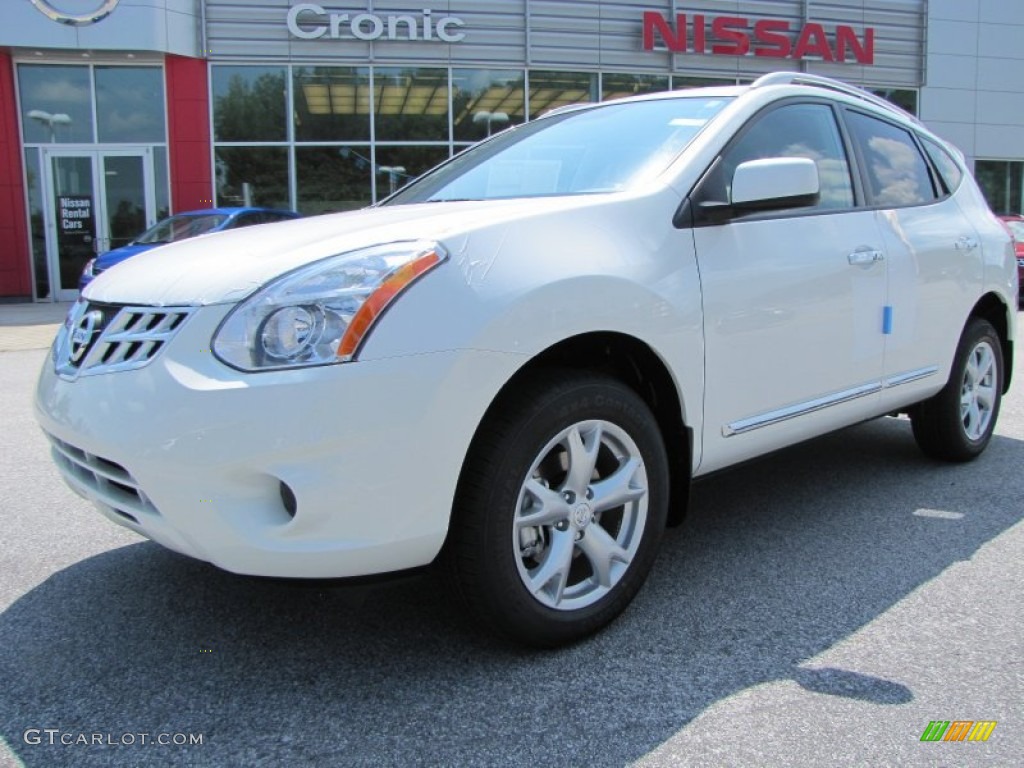 Pearl White Nissan Rogue