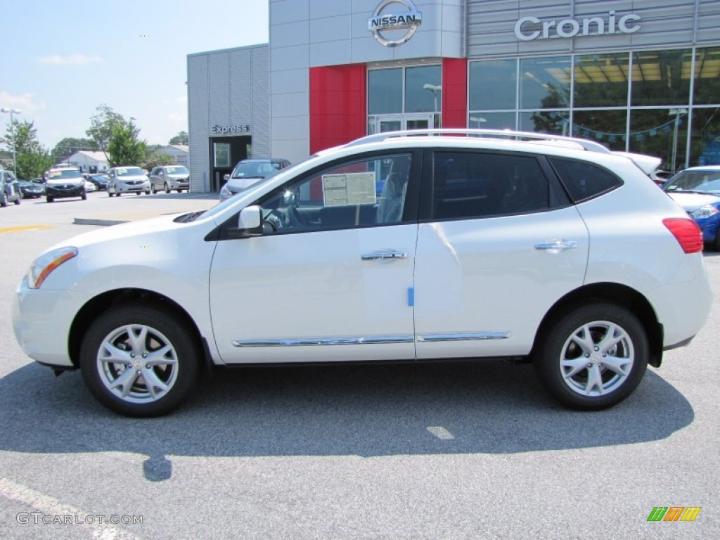 2011 Rogue SV - Pearl White / Gray photo #2