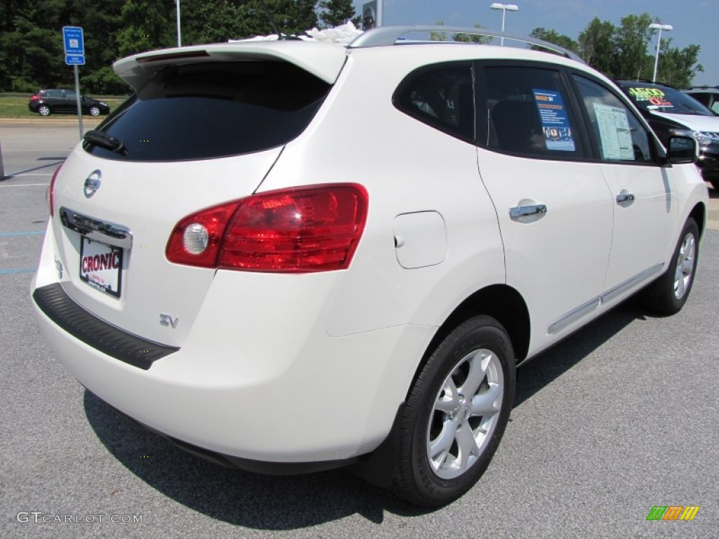 2011 Rogue SV - Pearl White / Gray photo #5