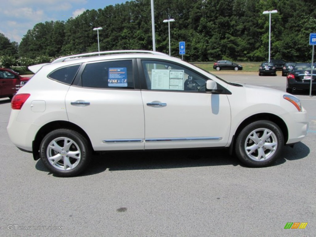 2011 Rogue SV - Pearl White / Gray photo #6