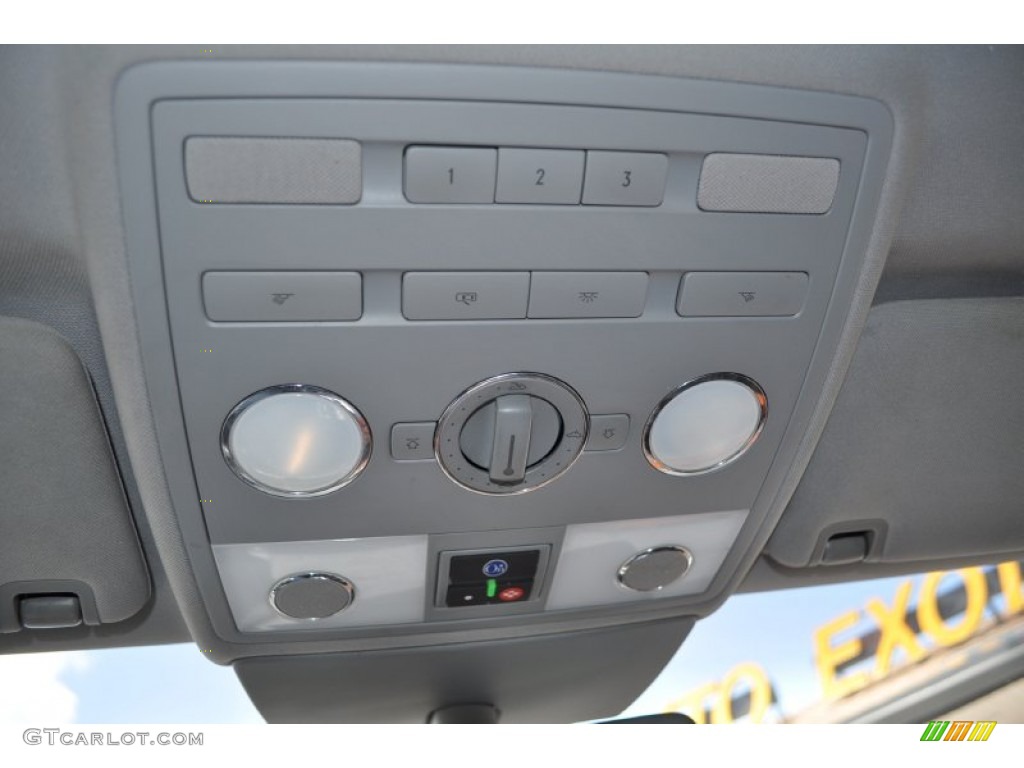 2004 Volkswagen Phaeton V8 4Motion Sedan Controls Photo #51158978