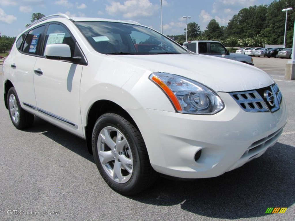 2011 Rogue SV - Pearl White / Gray photo #7