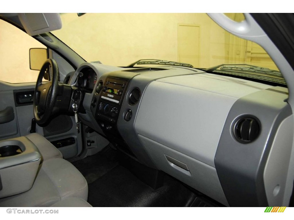 2005 F150 XLT Regular Cab - Black / Medium Flint Grey photo #15