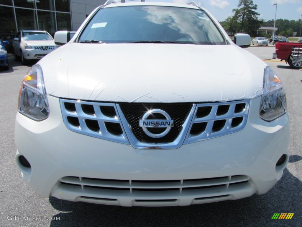 2011 Rogue SV - Pearl White / Gray photo #8