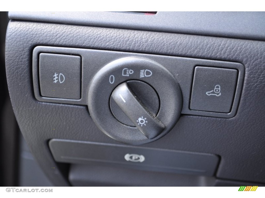 2004 Volkswagen Phaeton V8 4Motion Sedan Controls Photo #51159008