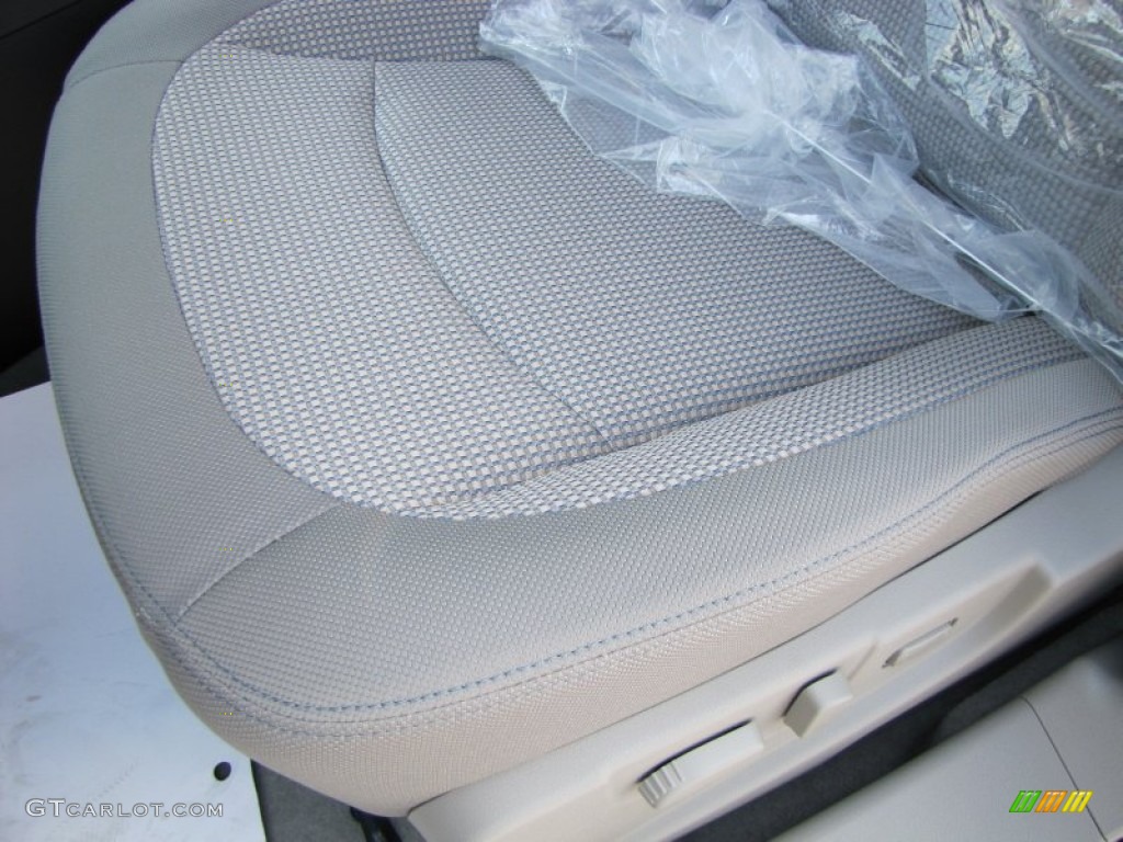 2011 Rogue SV - Pearl White / Gray photo #11