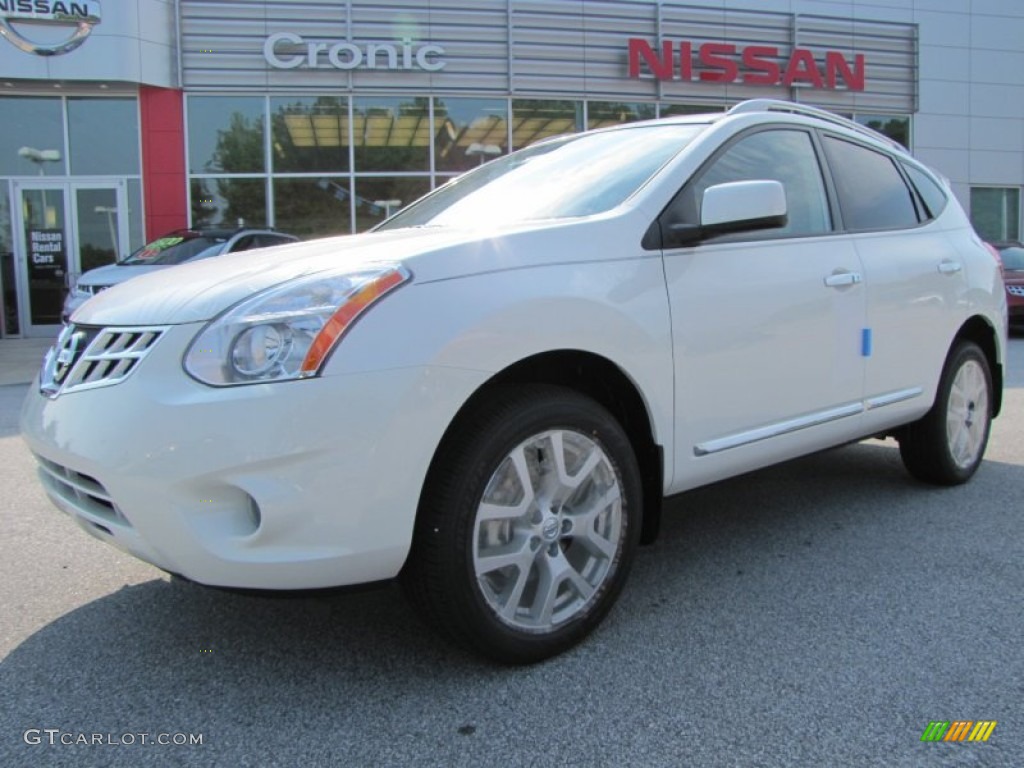 2011 Rogue SV - Pearl White / Gray photo #1