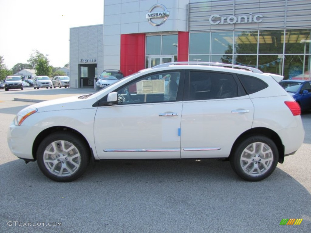 2011 Rogue SV - Pearl White / Gray photo #2