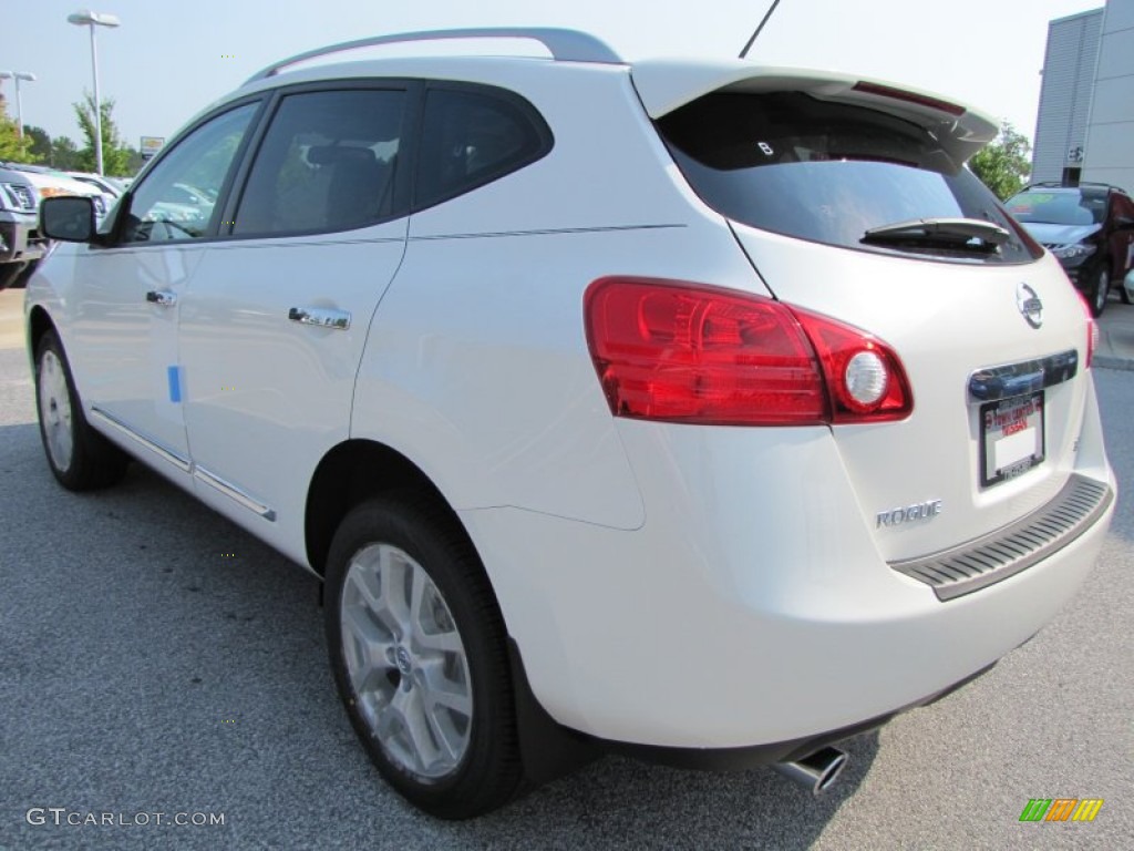 2011 Rogue SV - Pearl White / Gray photo #3