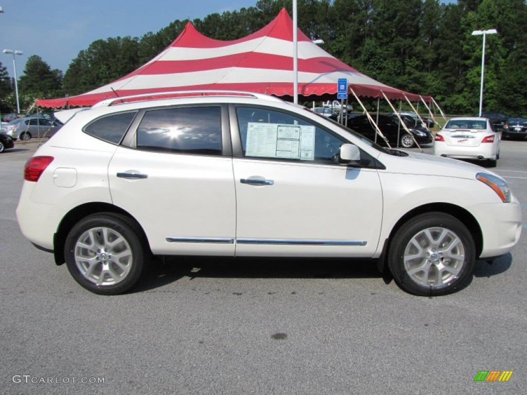 2011 Rogue SV - Pearl White / Gray photo #5