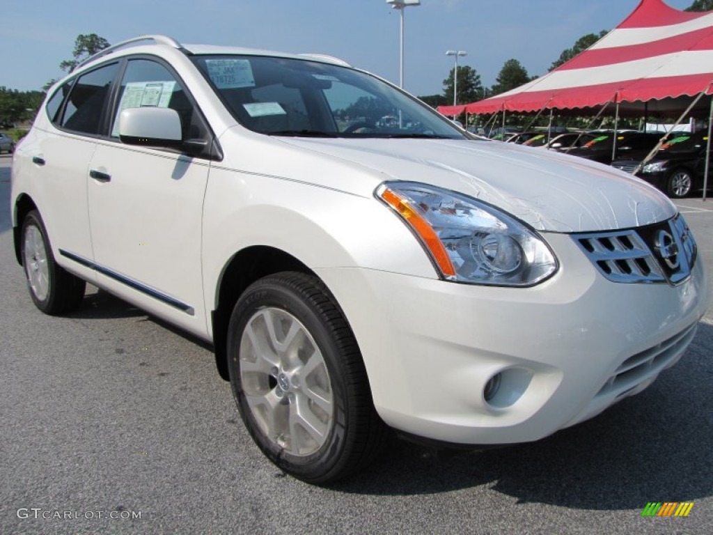 2011 Rogue SV - Pearl White / Gray photo #6