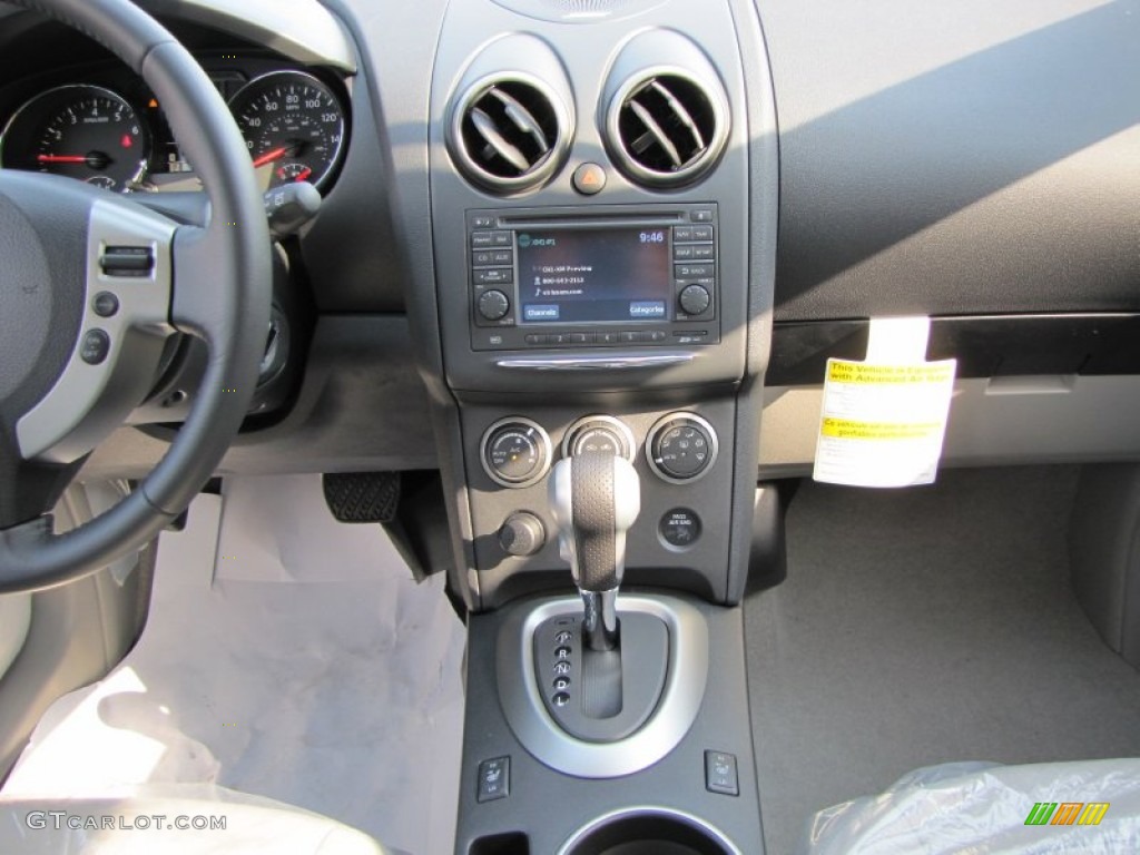 2011 Rogue SV - Pearl White / Gray photo #9