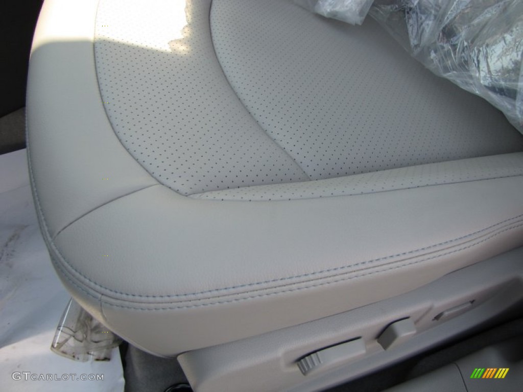 2011 Rogue SV - Pearl White / Gray photo #12