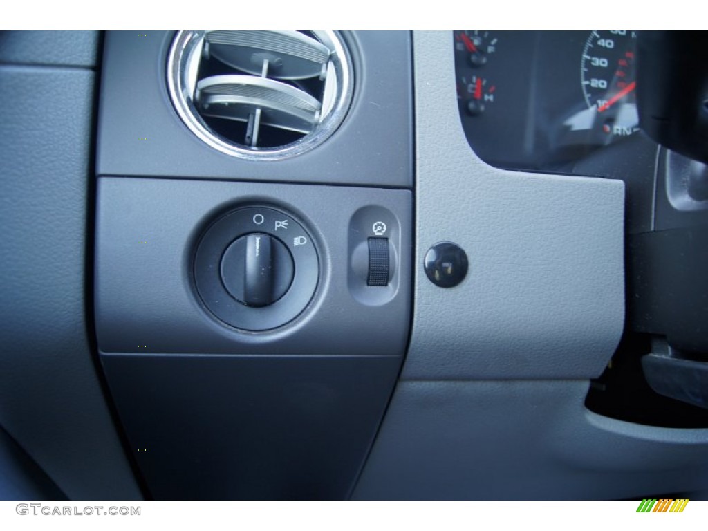 2006 F150 STX Regular Cab - Bright Red / Medium Flint photo #28