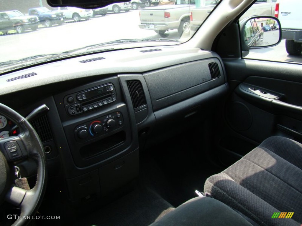 2004 Ram 1500 ST Quad Cab - Black / Dark Slate Gray photo #20
