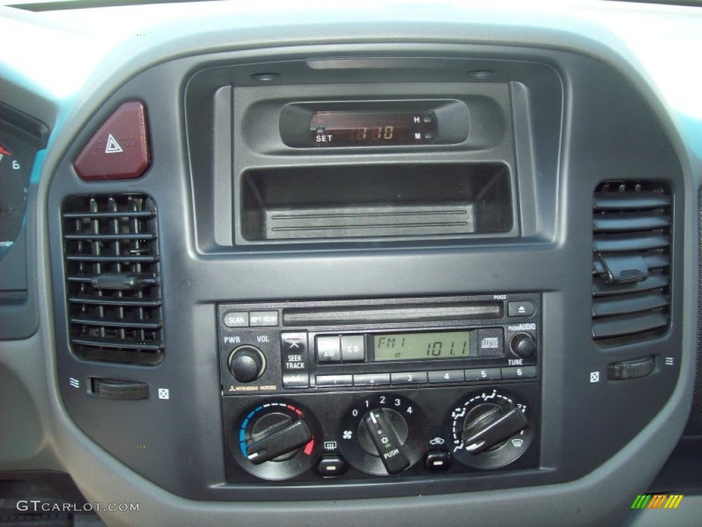 2003 Mitsubishi Montero XLS 4x4 Controls Photos