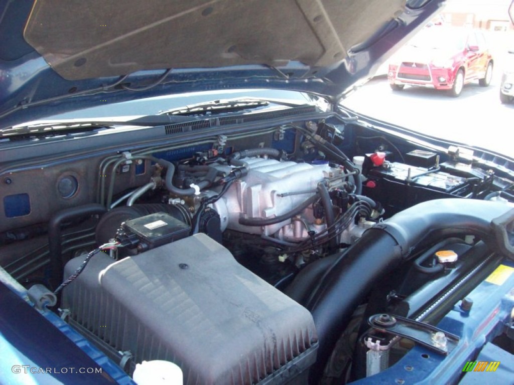 2003 Mitsubishi Montero XLS 4x4 Engine Photos