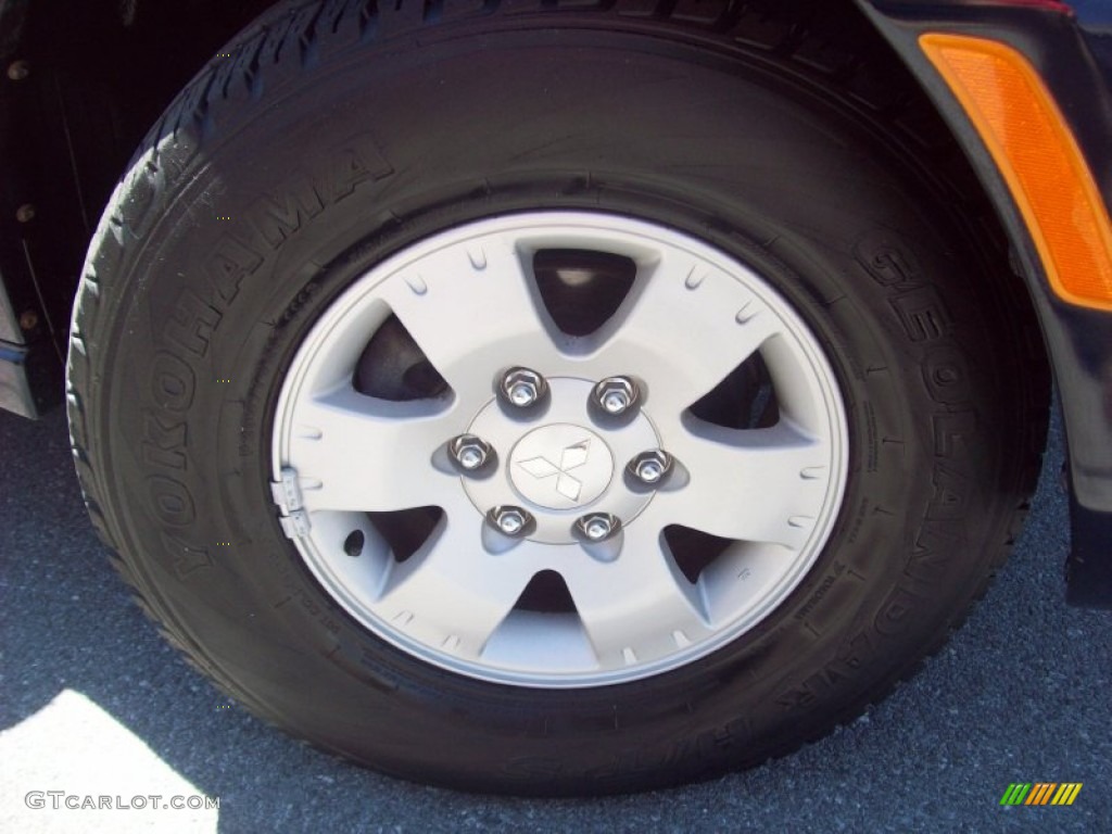 2003 Mitsubishi Montero XLS 4x4 Wheel Photos