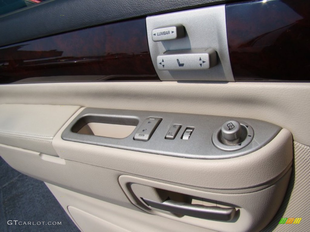 2003 Lincoln Aviator Luxury Controls Photo #51163107