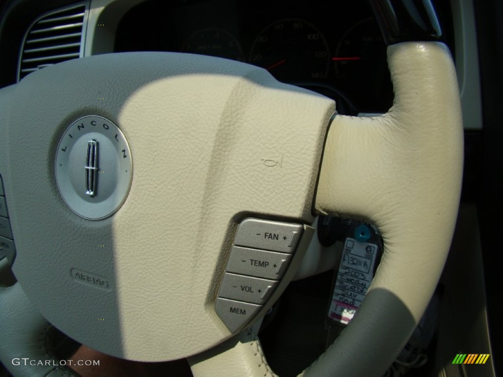 2003 Lincoln Aviator Luxury Controls Photo #51163188