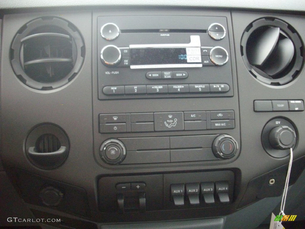 2011 Ford F550 Super Duty XL Regular Cab 4x4 Chassis Controls Photos