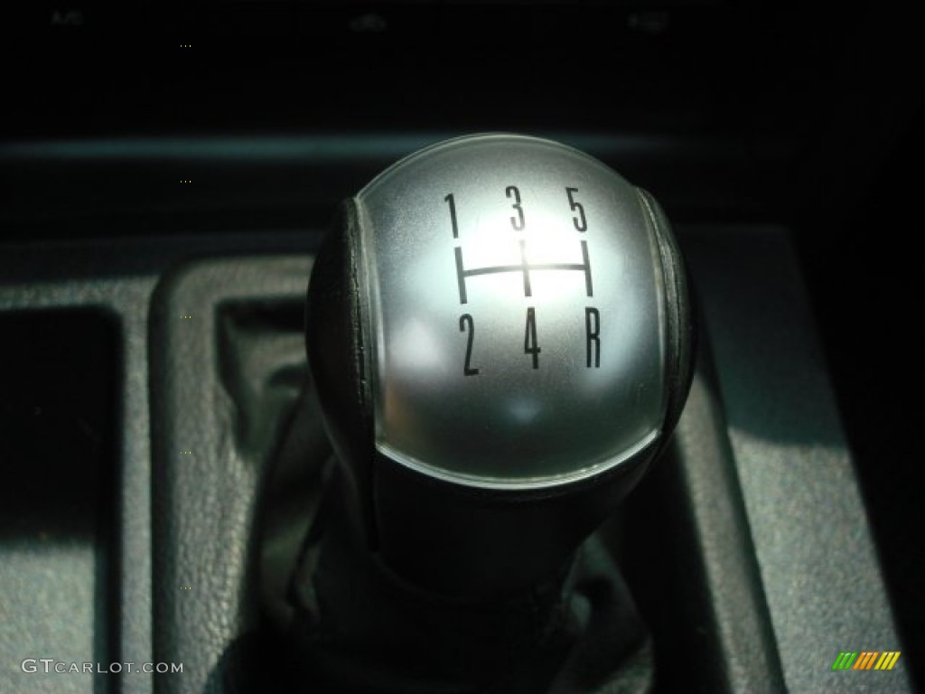 2006 Mustang V6 Premium Coupe - Tungsten Grey Metallic / Dark Charcoal photo #14