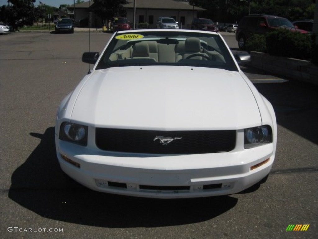 2006 Mustang V6 Premium Convertible - Performance White / Light Parchment photo #10