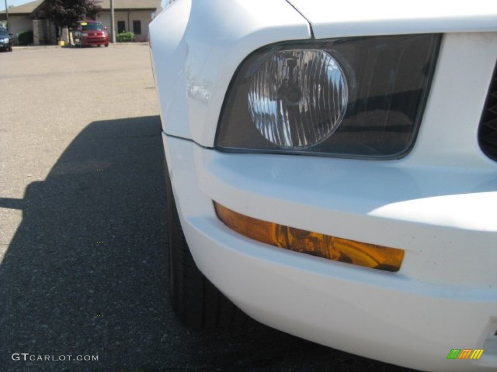 2006 Mustang V6 Premium Convertible - Performance White / Light Parchment photo #12