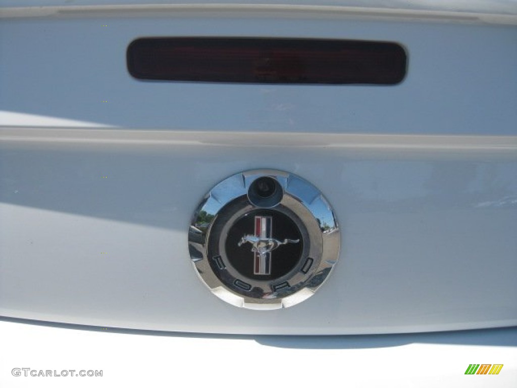 2006 Mustang V6 Premium Convertible - Performance White / Light Parchment photo #16