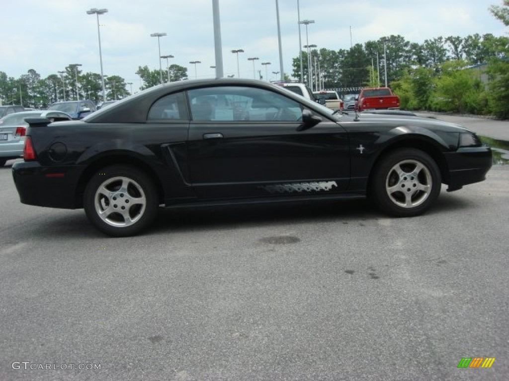 2003 Mustang V6 Coupe - Black / Dark Charcoal photo #6