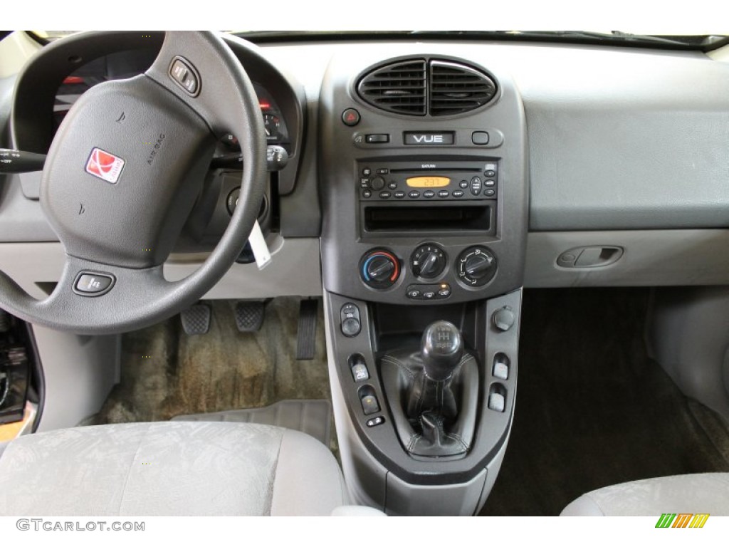 2002 Saturn VUE Standard VUE Model Dashboard Photos