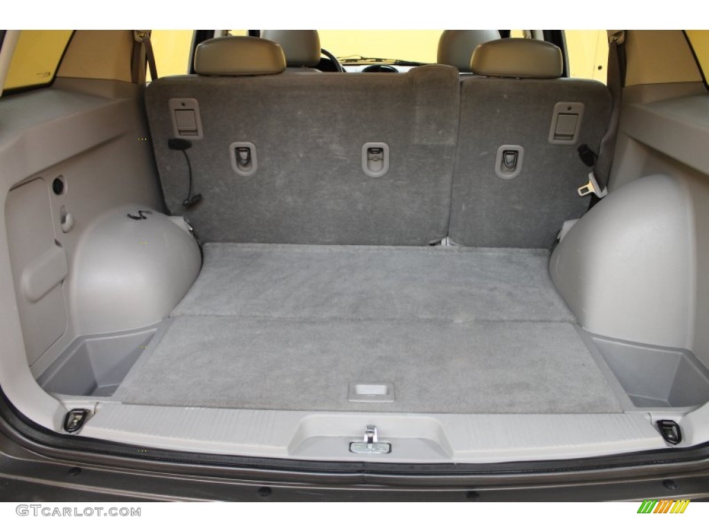 2002 Saturn VUE Standard VUE Model Trunk Photos