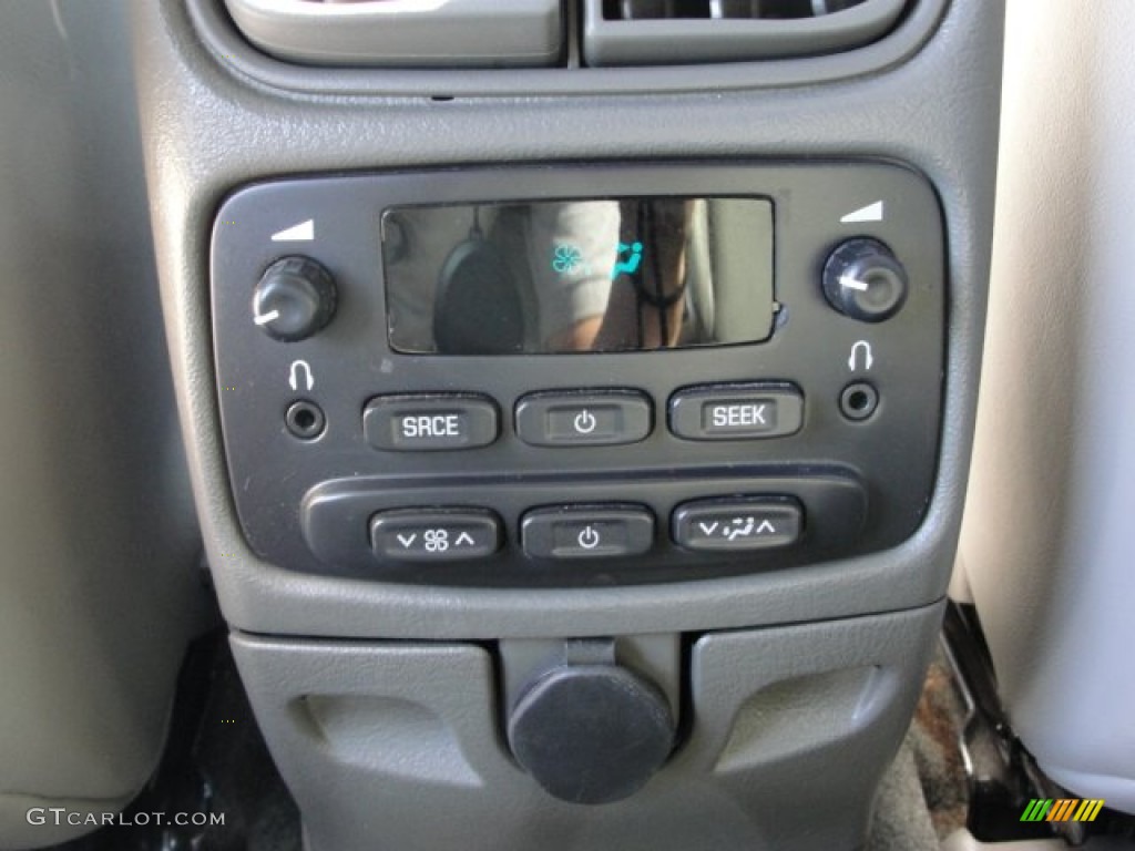 2004 Buick Rainier CXL Controls Photos