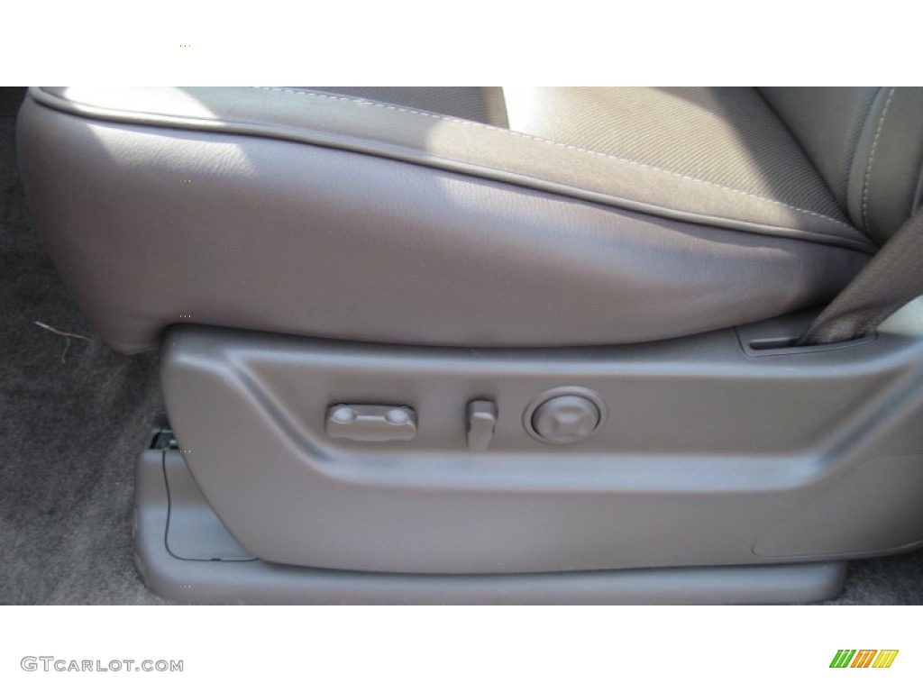 2011 Cadillac Escalade Platinum AWD Controls Photo #51177117