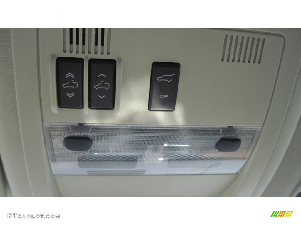 2011 Cadillac Escalade Platinum AWD Controls Photo #51177213