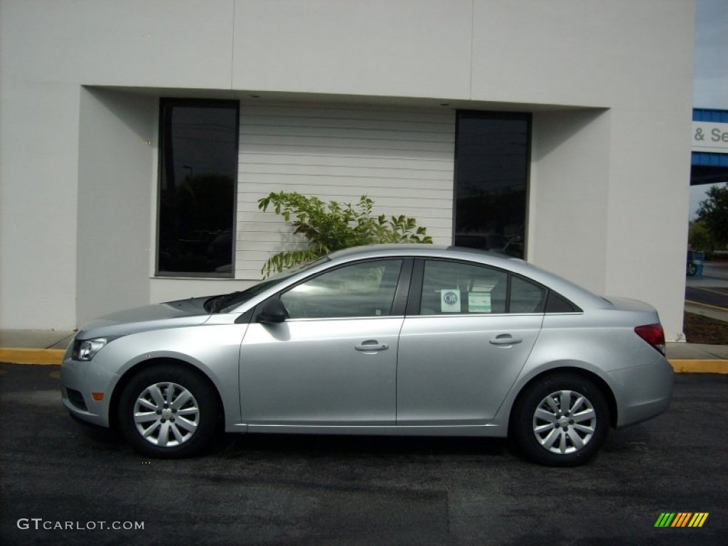 2011 Cruze LS - Silver Ice Metallic / Jet Black/Medium Titanium photo #3