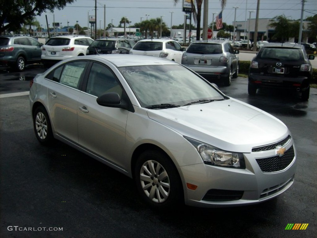 2011 Cruze LS - Silver Ice Metallic / Jet Black/Medium Titanium photo #6