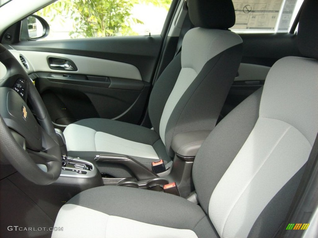 2011 Cruze LS - Silver Ice Metallic / Jet Black/Medium Titanium photo #10