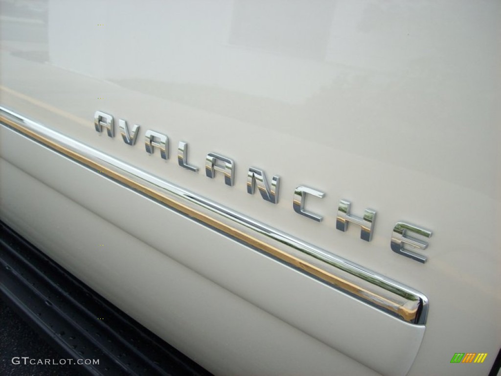 2011 Chevrolet Avalanche LTZ Marks and Logos Photo #51180300