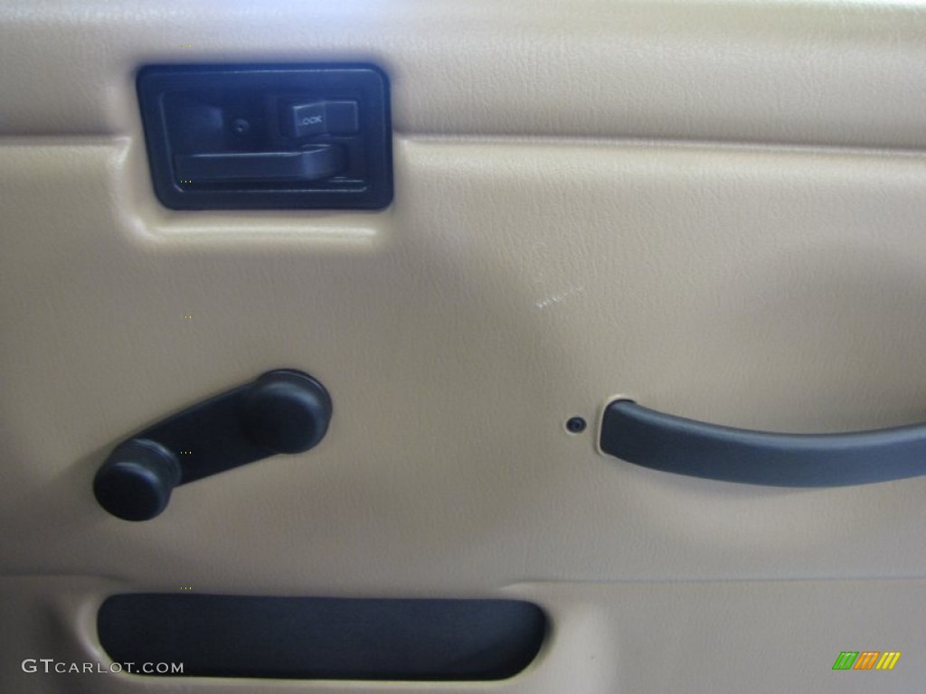 2002 Wrangler Sahara 4x4 - Black / Camel Beige/Dark Green photo #17